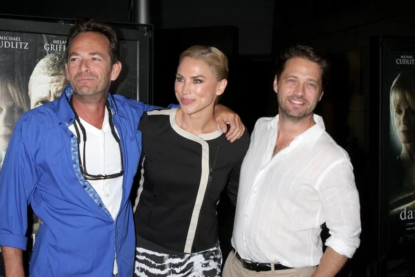 Luke perry, naomi aun-priestley, jason priestley — Foto de Stock