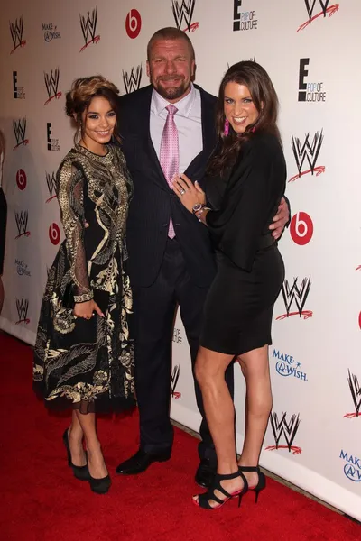 Vanessa Hudgens, Paul Levesque, Stephanie McMahon — Stock Photo, Image