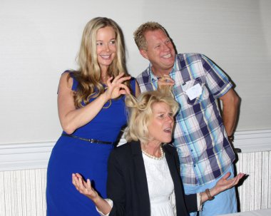 Jennifer gareis, ara sokakta mills, fan