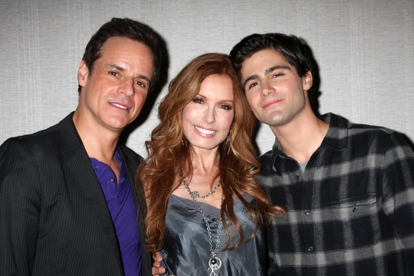 Hıristiyan leblanc, tracey bregman, max ehrich