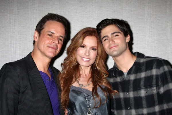 Hıristiyan leblanc, tracey bregman, max ehrich