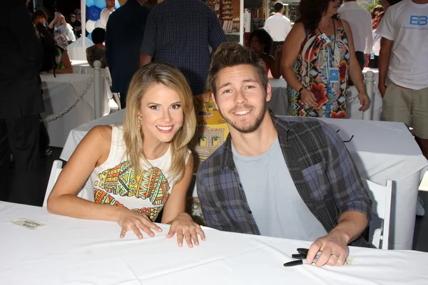 Linsey Godfrey, Scott Clifton — Stok fotoğraf