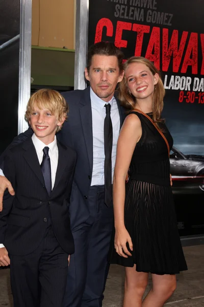 Ethan Hawke, his children — Stock Photo, Image