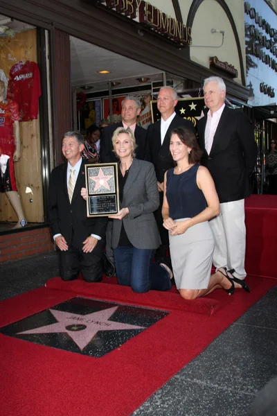 Ryan Murphy, Jane Lynch, chamber officials — Stock Photo, Image