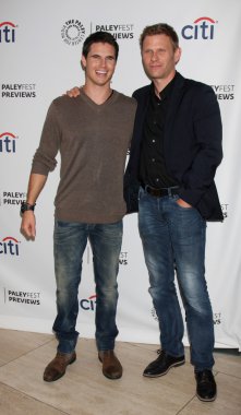 Robbie Amell, Mark Pellegrino