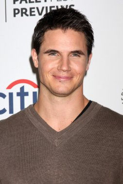 Robbie Amell