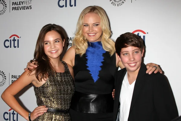 Bailee Madison, Malin Akerman, Ryan Scott Lee — Stockfoto