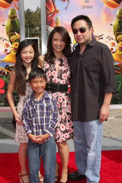 Michaela Zee, Cooper Dominic Zee, Ming-Na Wen, Eric Michael Zee — Stockfoto