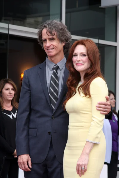 Jay Roach, Julianne Moore — Stockfoto