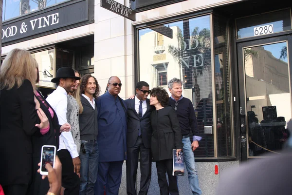Usher, Colbie Caillat, Kenny G, Stevie Wonder, Kenny "Babyface" Edmonds, Carole Bayer Sager, David Foster — Stock Photo, Image