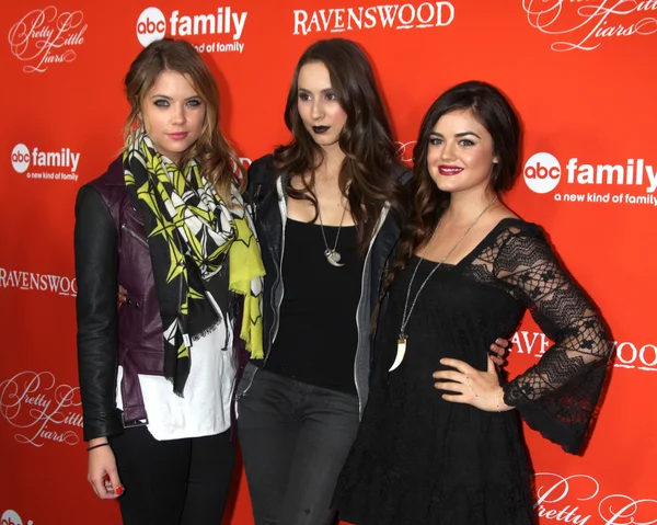 Ashley Benson, Troian Bellisario, Lucy Hale — Foto Stock