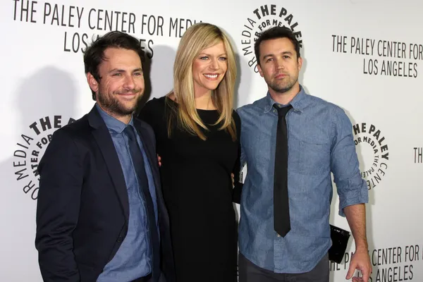 Charlie day, kaitlin olson, rapinare mcelhenny — Foto Stock