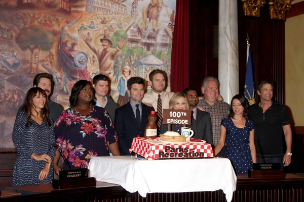 Rashida Jones, Nick Offerman, Marietta Sirleaf, Michael Schur, Amy Poehler, Chris Pratt and others — Stock Photo, Image