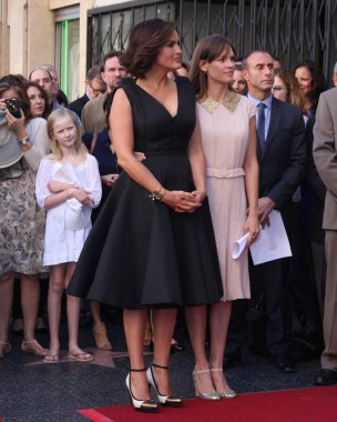 Mariska Hargitay, Hilary Swank