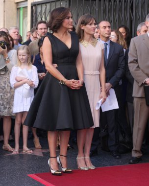 Mariska Hargitay, Hilary Swank