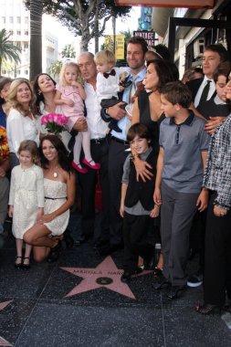 mariska hargitay, Genişletilmiş aile
