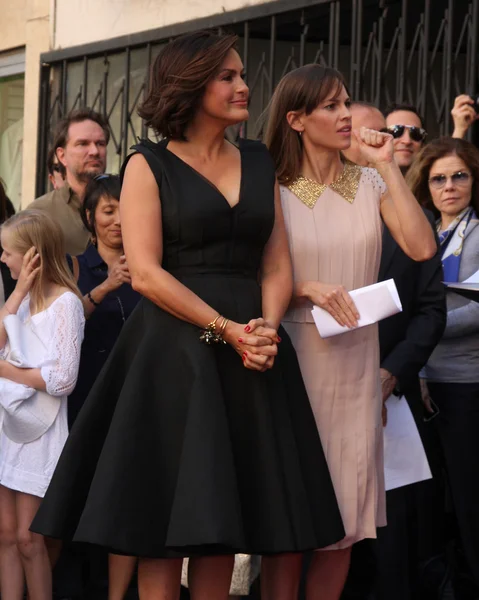 Mariska hargitay, swank hilary — Foto de Stock