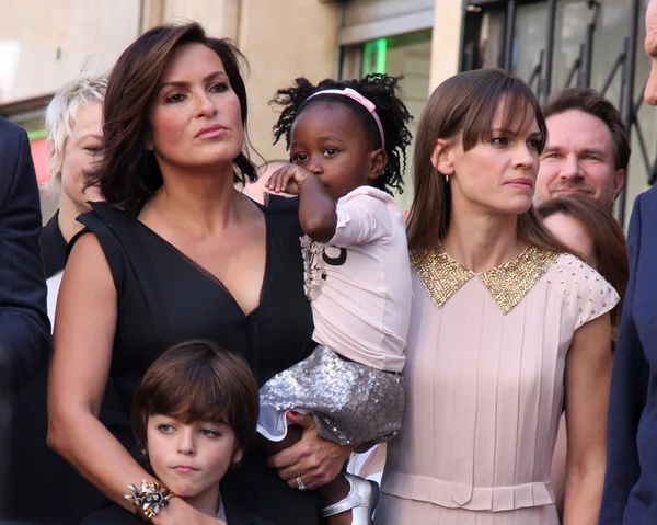 Mariska Hargitay, Hilary Swank — Stock Photo, Image