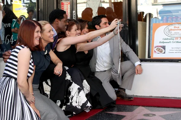 Kate flannery, maria bello, underwood blair, debra mexendo, mariska hargitay, danny pino, hilary cisne — Fotografia de Stock