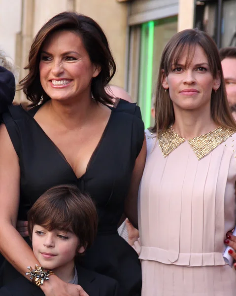 Mariska Hargitay, Hilary Swank — Zdjęcie stockowe