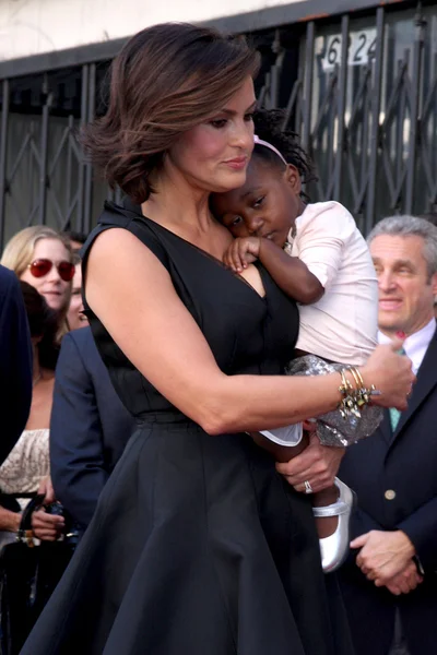 Mariska Hargitay, Amaya Josephine Hermann — Stockfoto