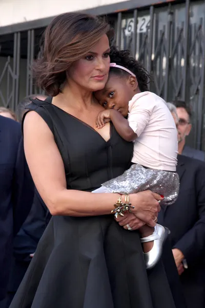 Mariska Hargitay, Amaya Josephine Hermann —  Fotos de Stock