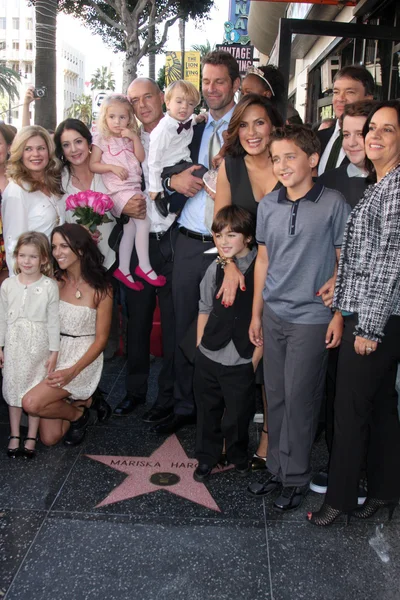 Mariska Hargitay, extended family — Stock Photo, Image