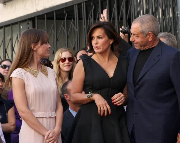 Dick Wolf, Mariska Hargitay, Hilary Swank — Stock Photo, Image