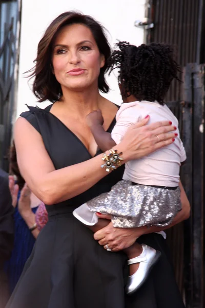 Mariska Hargitay, Amaya Josephine Hermann — Stockfoto