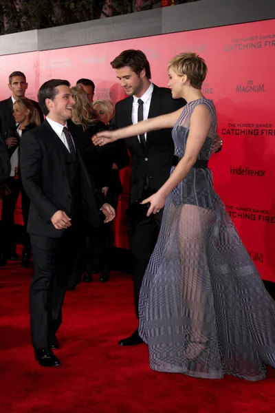 Josh Hutcherson, Jennifer Lawrence — Stockfoto