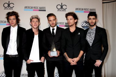 Harry stilleri, niall horan, liam payne ve louis tomlinso