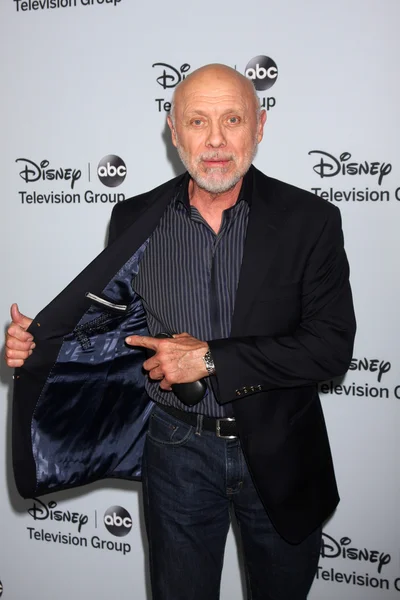 Hector Elizondo — Photo