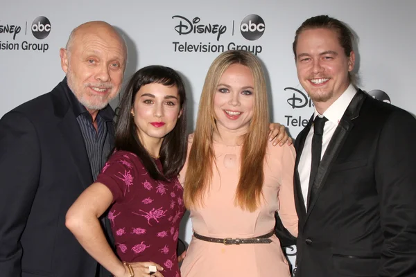 Hector elizondo, molly ephraim, amanda dolgun, christoph sanders — Stok fotoğraf