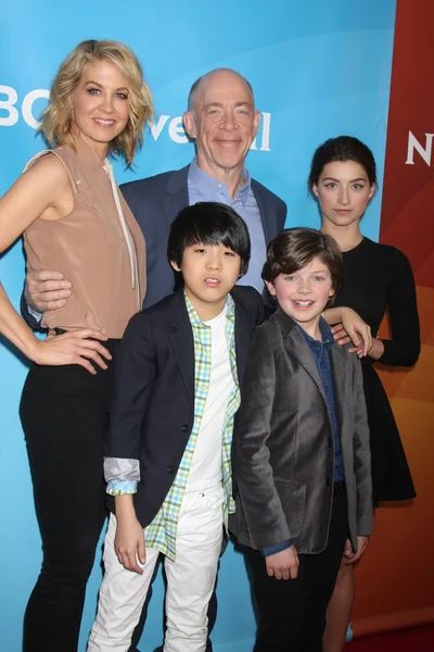 Jenna elfman, j.k. simmons, ava deluca-verley, lanza lim, panadero de eli — Foto de Stock