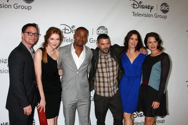 Josh Malina, Darby Stanchfield, Columbus Short, Guillermo Diaz, Bellamy Young, Katie Lowes — Stock Photo, Image