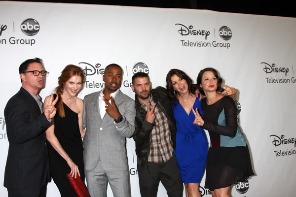 Josh malina, darby stanchfield, columbus short, guillermo diaz, bellamy młodych, katie lowes — Zdjęcie stockowe