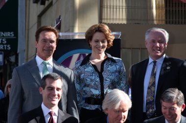 Arnold Schwarzenegger, Sigourney Weaver, James Cameron