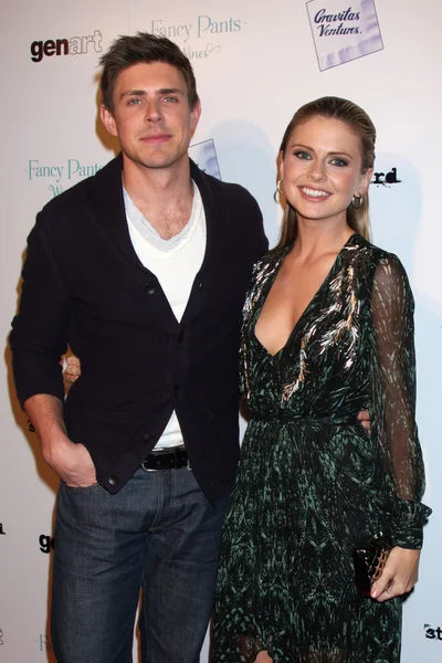 Chris Lowell, Rose McIver — Stock Photo, Image