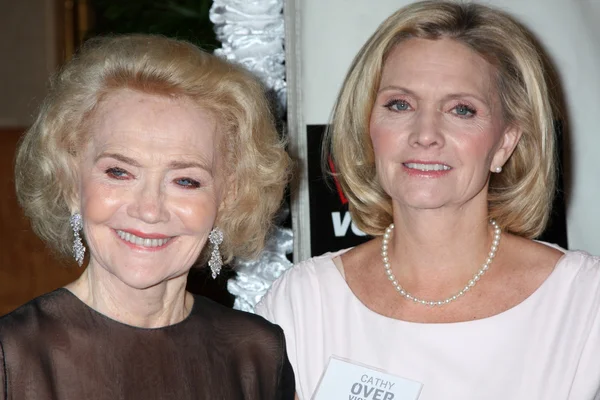 Agnes Nixon, daughter Cathy Chicos — Stock Photo, Image