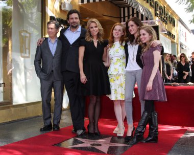Chris parnell, jeremy sisto, cheryl hines, jane levy, carly chaikin, allie vermek