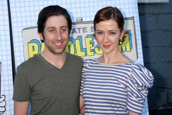 Simon Helberg, 아내 조 슬 린 Towne — 스톡 사진