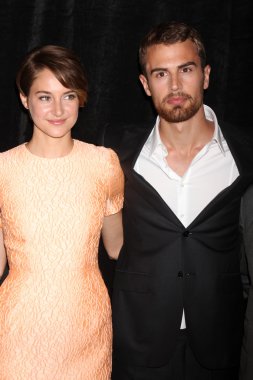 Shailene Woodley, Theo James