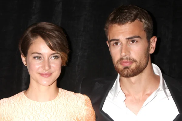 Shailene Woodley, Theo James — Zdjęcie stockowe