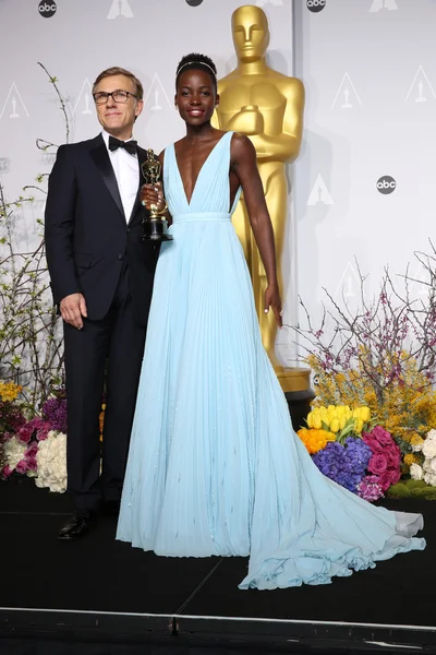 Lupita Nyong'o Christoph 왈츠 — 스톡 사진