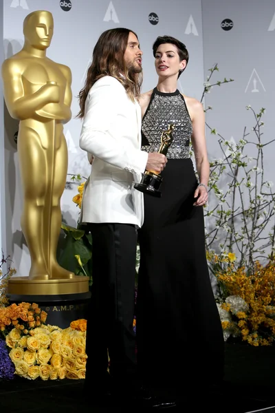 Jared Leto, Anne Hathaway — Stock Photo, Image