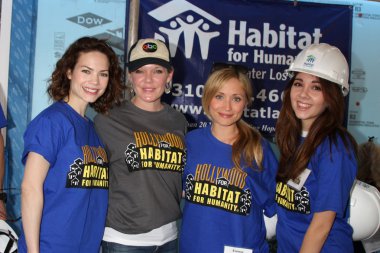 Rebecca herbst, maura west, emme rylan haley pullos