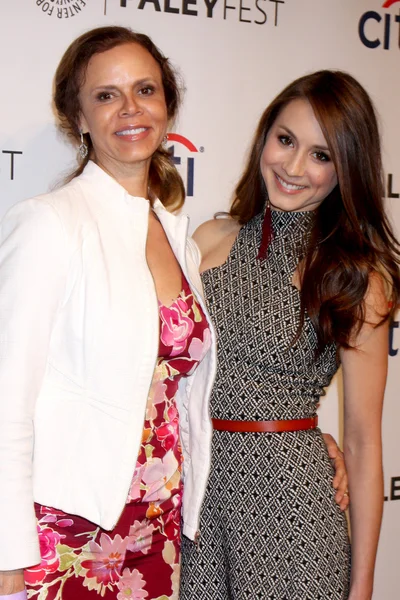 Deborah Pratt, Troian Bellisario — Stockfoto