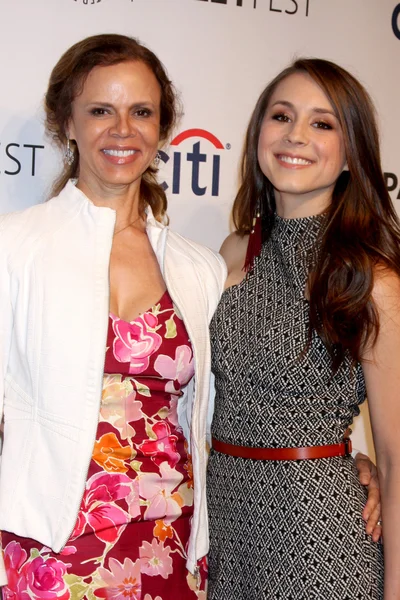 Deborah Pratt, Troian Bellisario — Foto de Stock