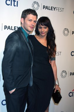 Joseph morgan, Pers beyaz