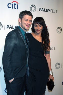 Joseph morgan, Pers beyaz